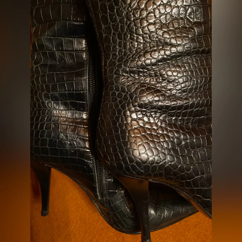 Designer ITALIAN crocodile print leather knee high boots
STILETTO pointy 7 - Picture 6 of 10